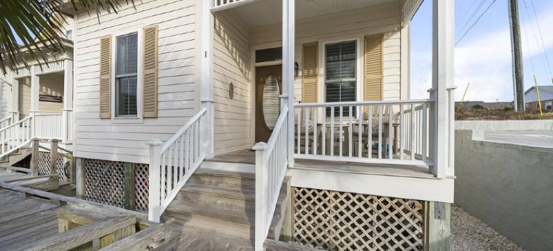 5 Star Reviews! Luxury Home, Pool, Steps from Ocean,Sleeps 7, Shops,Restaurants图片