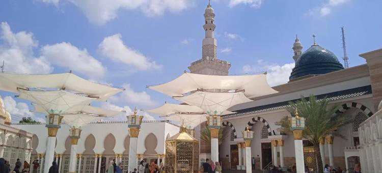 位于布里达的3卧室-平方米|带1个独立浴室(Home Stay Pak Ndan Dekat Masjid Ar-Rahman)图片