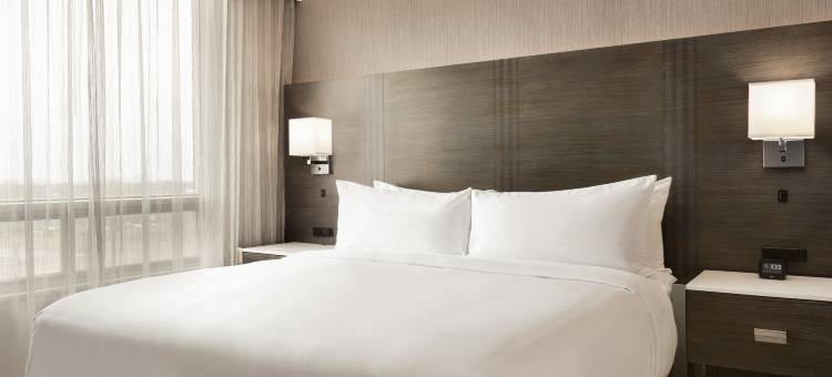 蒙特利尔机场希尔顿大使套房酒店(Embassy Suites by Hilton Montreal Airport)图片