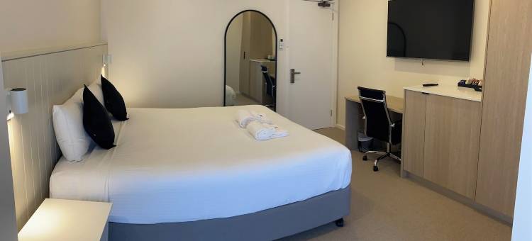 麦夸利湖贝尔山酒店(The Belmont Hotel)图片