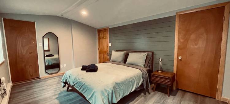 Exclusive Views and Cozy Deck Retreat - Stunning Lakefront Escape图片