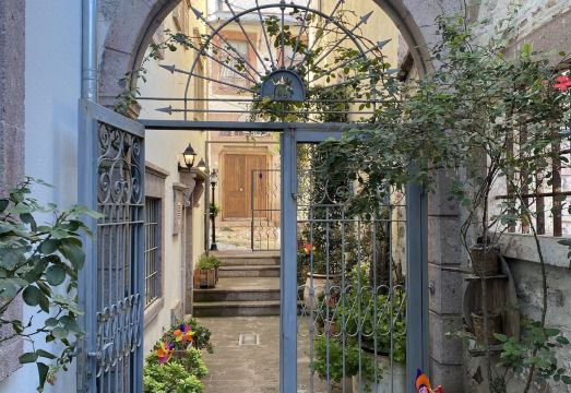 Lunaria Guest House Hotel Overview