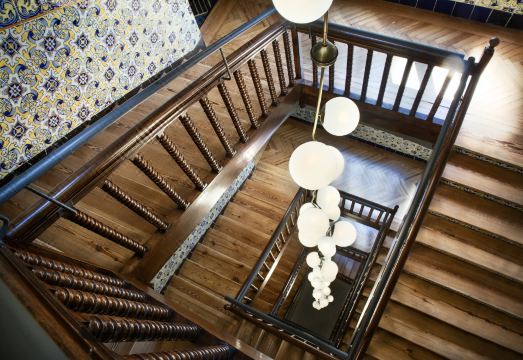 One Shot FortunyHotel Overview