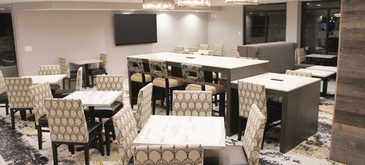 罗利市区北部拉昆塔温德姆套房酒店(La Quinta Inn & Suites by Wyndham Raleigh Downtown North)图片