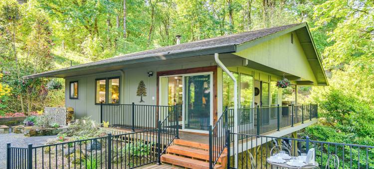 河畔林地小屋：树木和森林景观(Riverfront Woodland Cabin: Wooded & Forested Views)图片