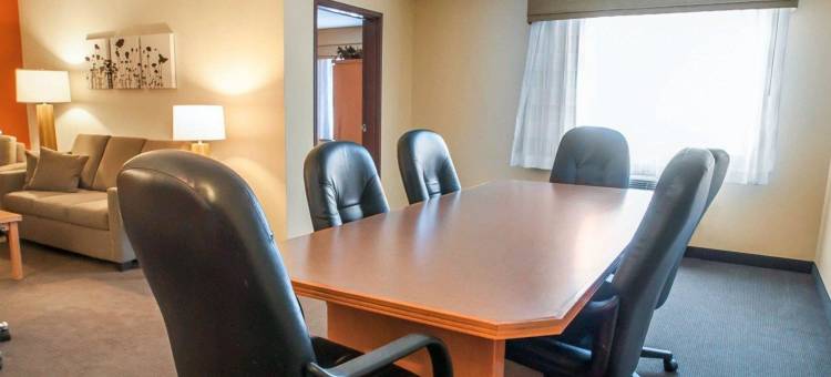 奥沙克湖舒眠酒店及套房(Sleep Inn & Suites Lake of the Ozarks)图片