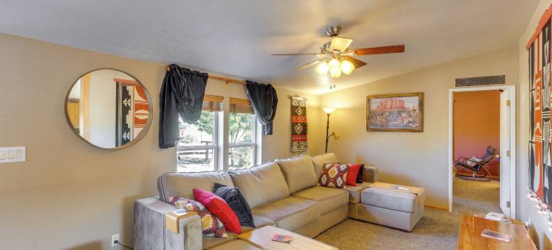 绝美景观：宁静的悬崖之家靠近徒步旅行！(Stunning Views: Quiet Bluff Home Near Hiking!)图片