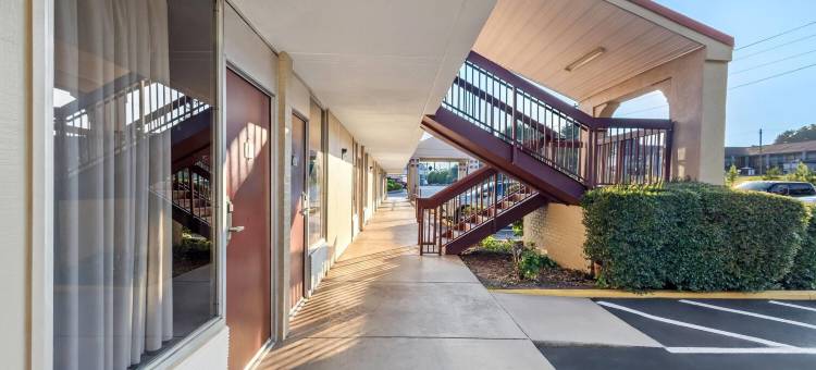 科默斯温德姆速8酒店(Super 8 by Wyndham Commerce)图片