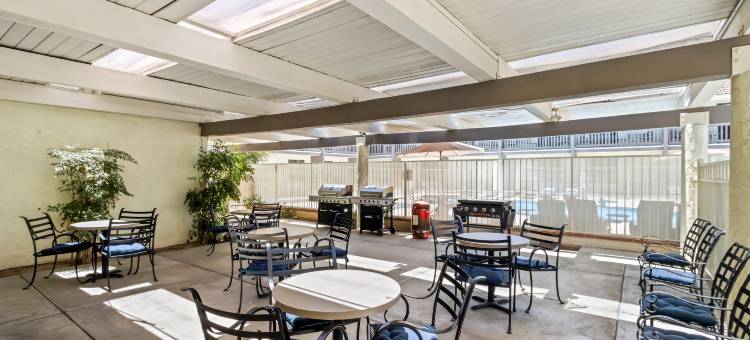 里奇克雷斯特-中国湖传统酒店及套房(Red Roof Inn & Suites Ridgecrest)图片