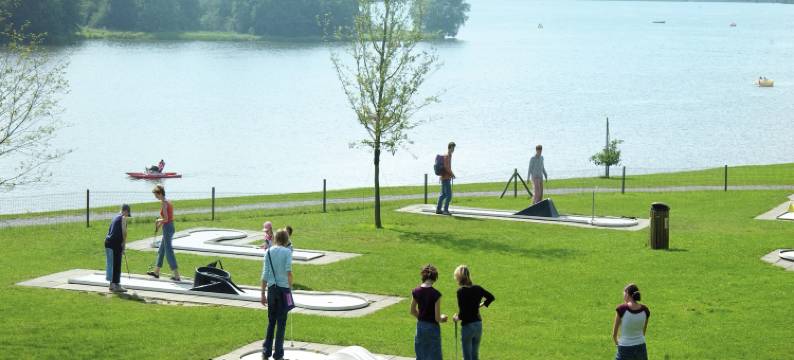 Cottage in France with Lake View图片