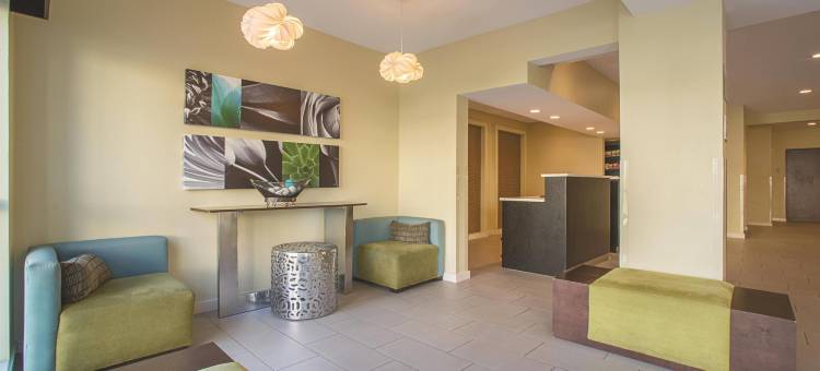 圣路易斯科林斯维尔拉昆塔温德姆套房酒店(La Quinta Inn & Suites by Wyndham Collinsville - St. Louis)图片