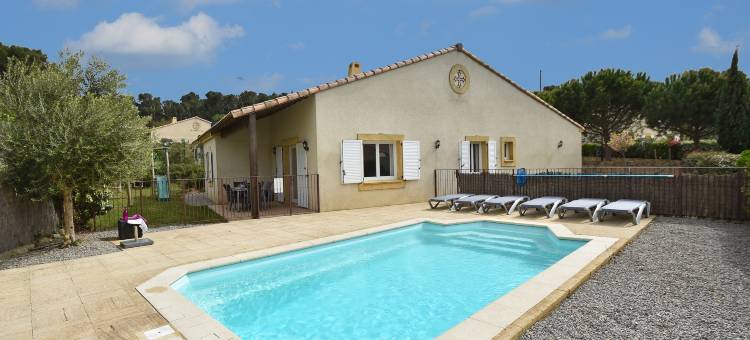 Comfortable villa with jacuzzi图片
