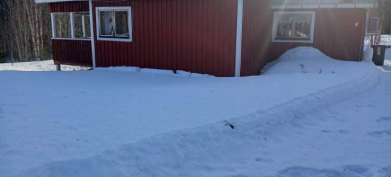 位于加尔德松湖利德舍贝里的舒适小屋(Cozy Cabin by Lake Gardsjon Lidsjoberg)图片