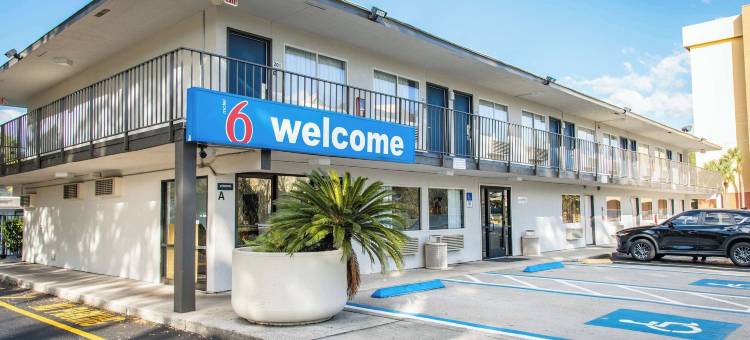 奥兰多6号基西米正门东汽车旅馆(Motel 6 Kissimmee, FL - Orlando)图片