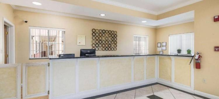 布赖恩特伊克诺套房旅馆(Econo Lodge Inn & Suites Bryant)图片