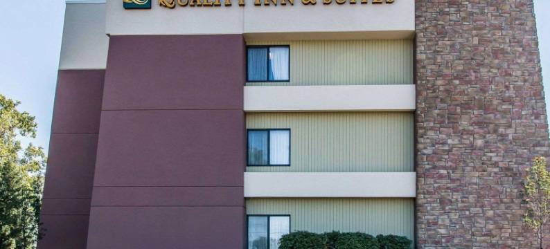 沃伦品质套房酒店 - 底特律(Quality Inn & Suites Warren - Detroit)图片