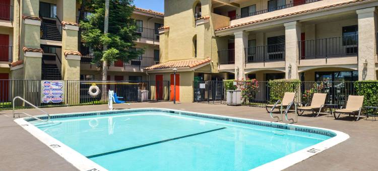 兰乔科尔多瓦罗德威酒店及套房-福尔瑟姆(Rodeway Inn & Suites Rancho Cordova - Folsom)图片