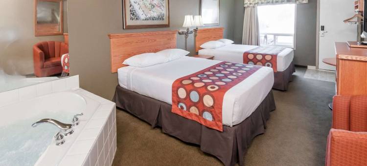 三山温德姆速8酒店(Super 8 by Wyndham Three Hills AB)图片