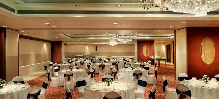 玛哈昆萨罗瓦尔柱廊套房酒店(Mahagun Sarovar Portico Suites)图片