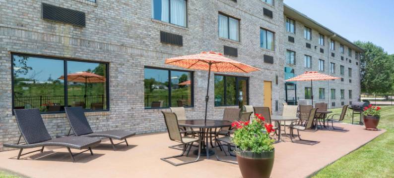 温德姆卡特利茨堡/阿什兰华美达酒店(Ramada by Wyndham Catlettsburg/Ashland)图片