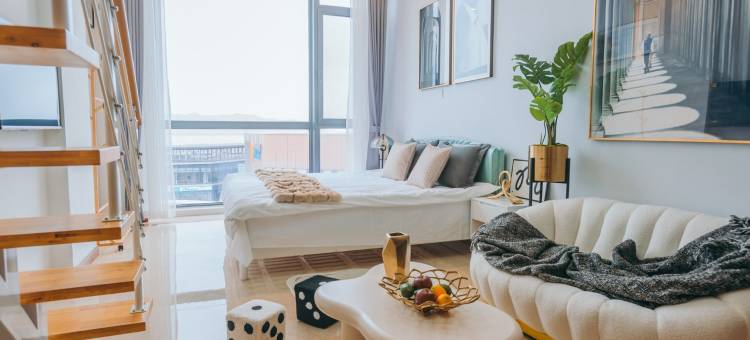 华发新天地观海落地窗LOFT公寓(滨海大道分店)图片