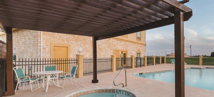 沃克西哈奇拉昆塔温德姆套房酒店(La Quinta Inn & Suites by Wyndham Waxahachie)图片