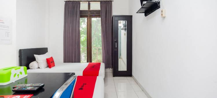 红多兹伊斯兰酒店-近近大银河公园(RedDoorz Syariah Near Grand Galaxy Park)图片