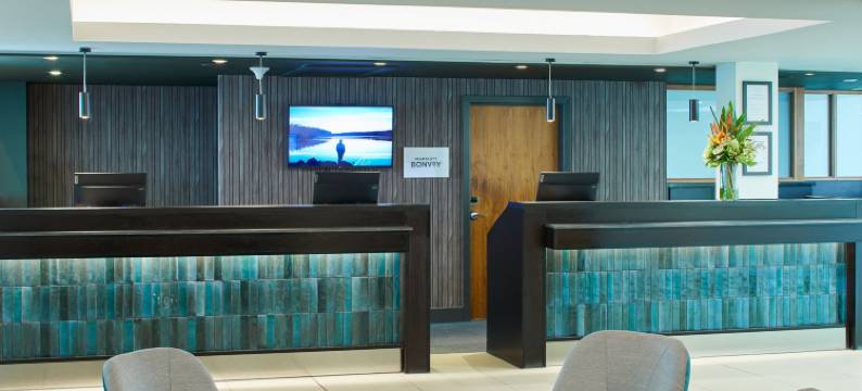 伦敦盖特威克机场万怡酒店(Courtyard London Gatwick Airport)图片