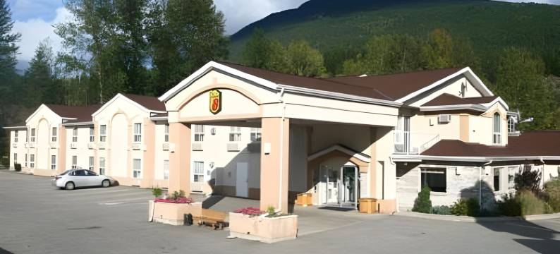 雷夫尔斯托克速8酒店(Super 8 by Wyndham Revelstoke BC)图片