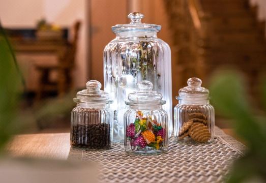 Home Zone Cozy Cottage with Mountain Views Hotel Overview