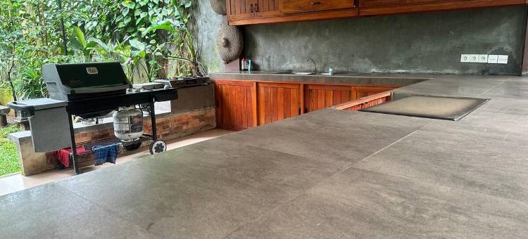 位于瓦讷赫朗的2卧室别墅-3000平方米|带4个独立浴室(Lil ubud cileungsi with jacuzzi)图片