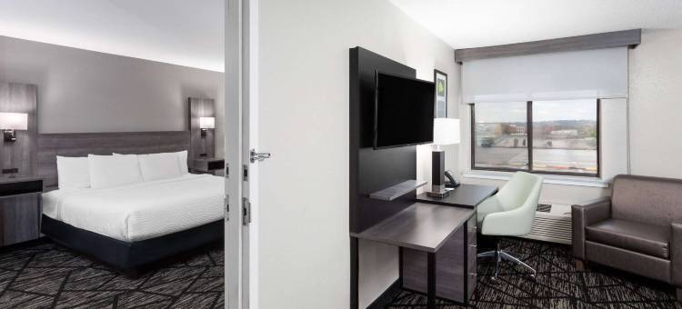 克利夫兰独立城拉昆塔温德姆酒店(La Quinta Inn by Wyndham Cleveland Independence)图片