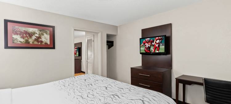 亚特兰大机场南红顶PLUS套房酒店(Red Roof Plus+ & Suites Atlanta Airport South)图片