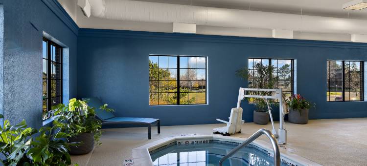 希尔顿欢朋套房酒店-佩托斯基(Hampton Inn & Suites Petoskey)图片