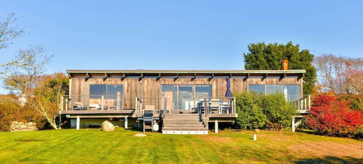 Menemsha Pond views & access! Mid-century renovated beach house. Dogs welcome.图片