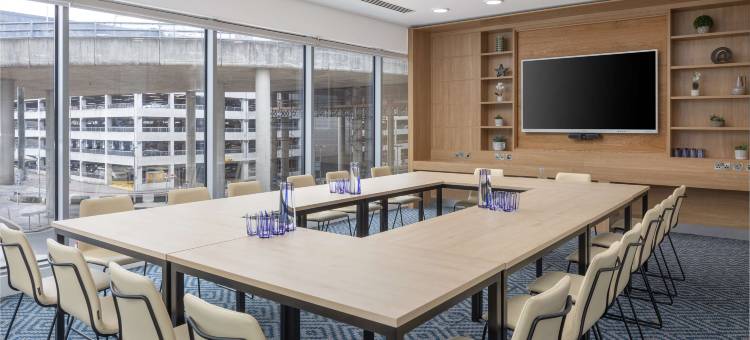 希尔顿旗下欢朋-伦敦盖特威克机场(Hampton by Hilton London Gatwick Airport)图片