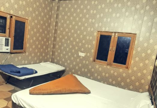 Goroomgo Anand Guest House Mathura Hotel Overview