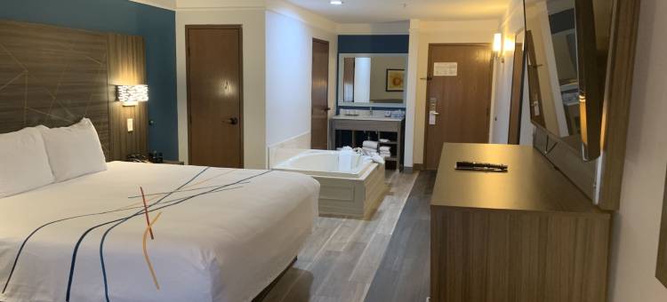 俄克拉何马市北奎尔斯普林拉昆塔温德姆套房酒店(La Quinta Inn & Suites by Wyndham OKC North - Quail Springs)图片