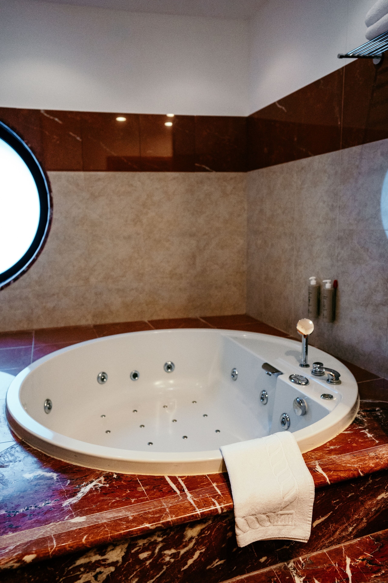 Grand Hotel la Chiusa di ChietriOver view