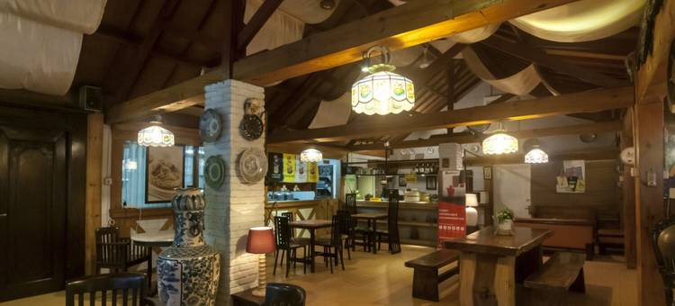 红多兹伊斯兰Plus酒店-近希布布尔特朗斯公寓(RedDoorz Syariah Plus Near Trans Studio Cibubur)图片