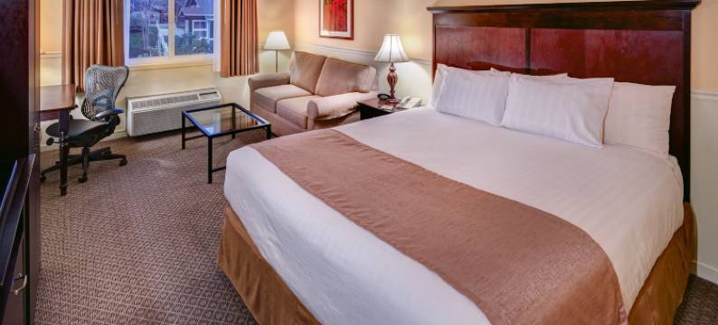 纳托马旅店(Lake Natoma Inn)图片