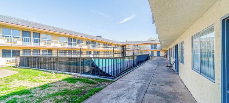 卡斯尔因苏伊特斯由OYO奇卡沙管理(Castle Inn & Suites by OYO Chickasha)图片