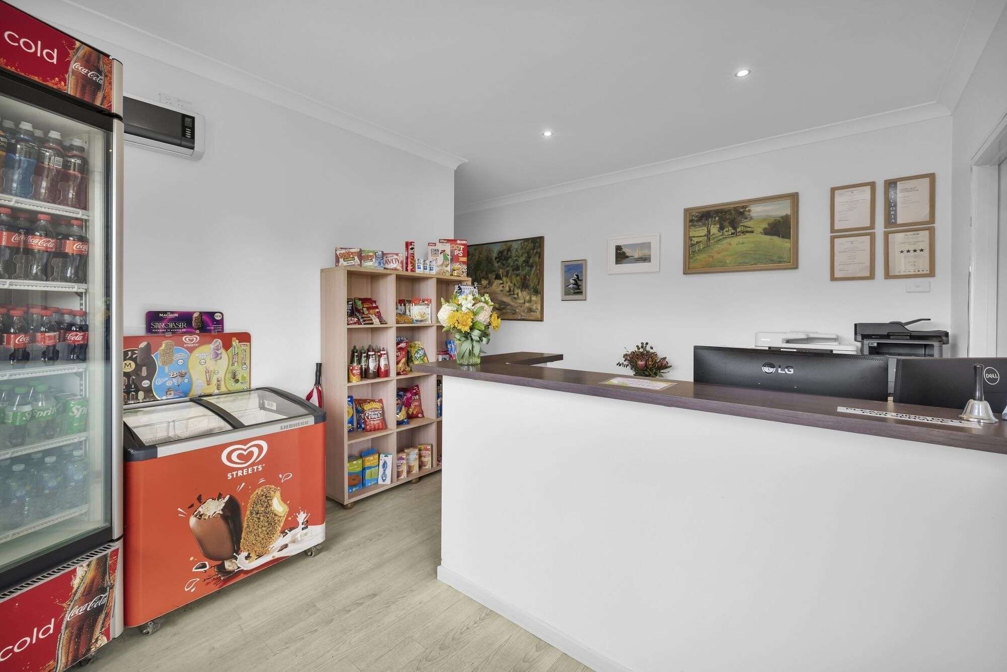 Metung Holiday VillasOver view