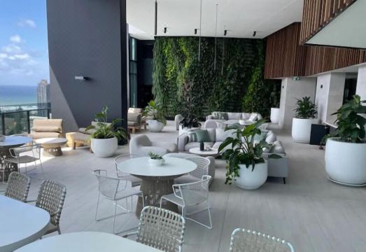 La Jolla Holiday Broadbeach Hotel Overview