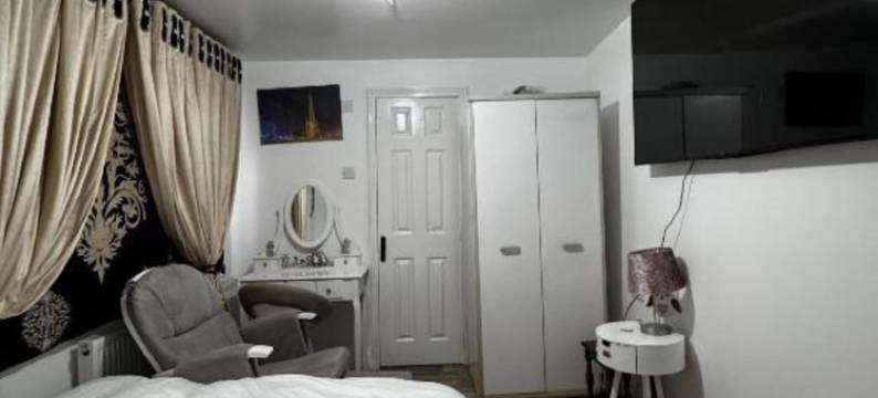 OYO优尼克宾客房-法恩沃斯，便捷前往博尔顿(OYO Unique Guestroom - Farnworth, Easy Access to Bolton)图片