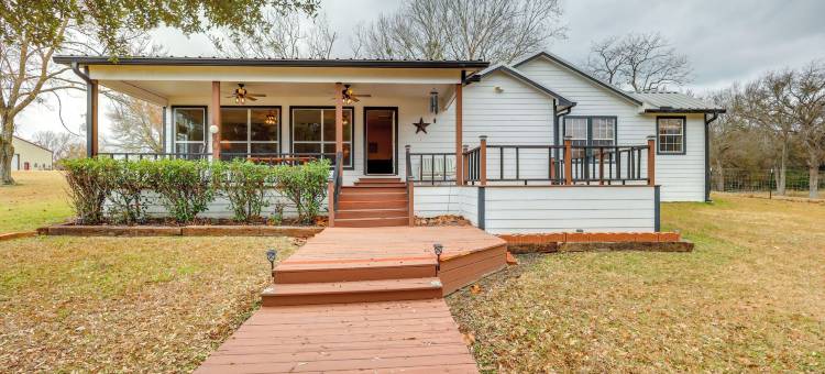 码头，甲板和景观：朱厄特湖畔小屋！(Dock, Decks & Views: Lakefront Cottage)图片