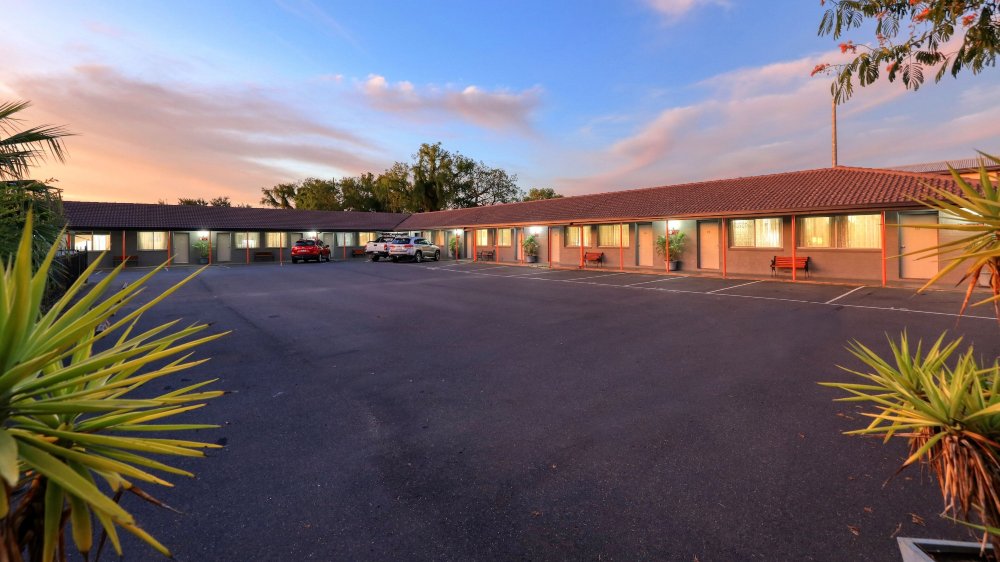 Country Leisure Motor Inn Over view