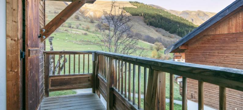 Apartment in France with Mountain Views & Pool图片