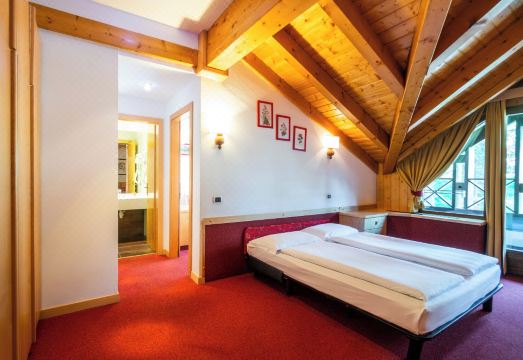 Residence AmbiezHotel Overview