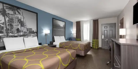 戴尼亞-勞德代爾堡機場温德姆速8酒店